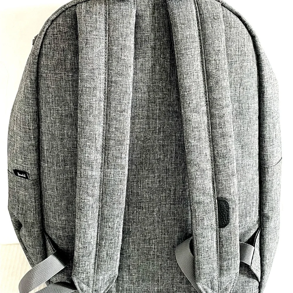 Herschel Supply Company clean non